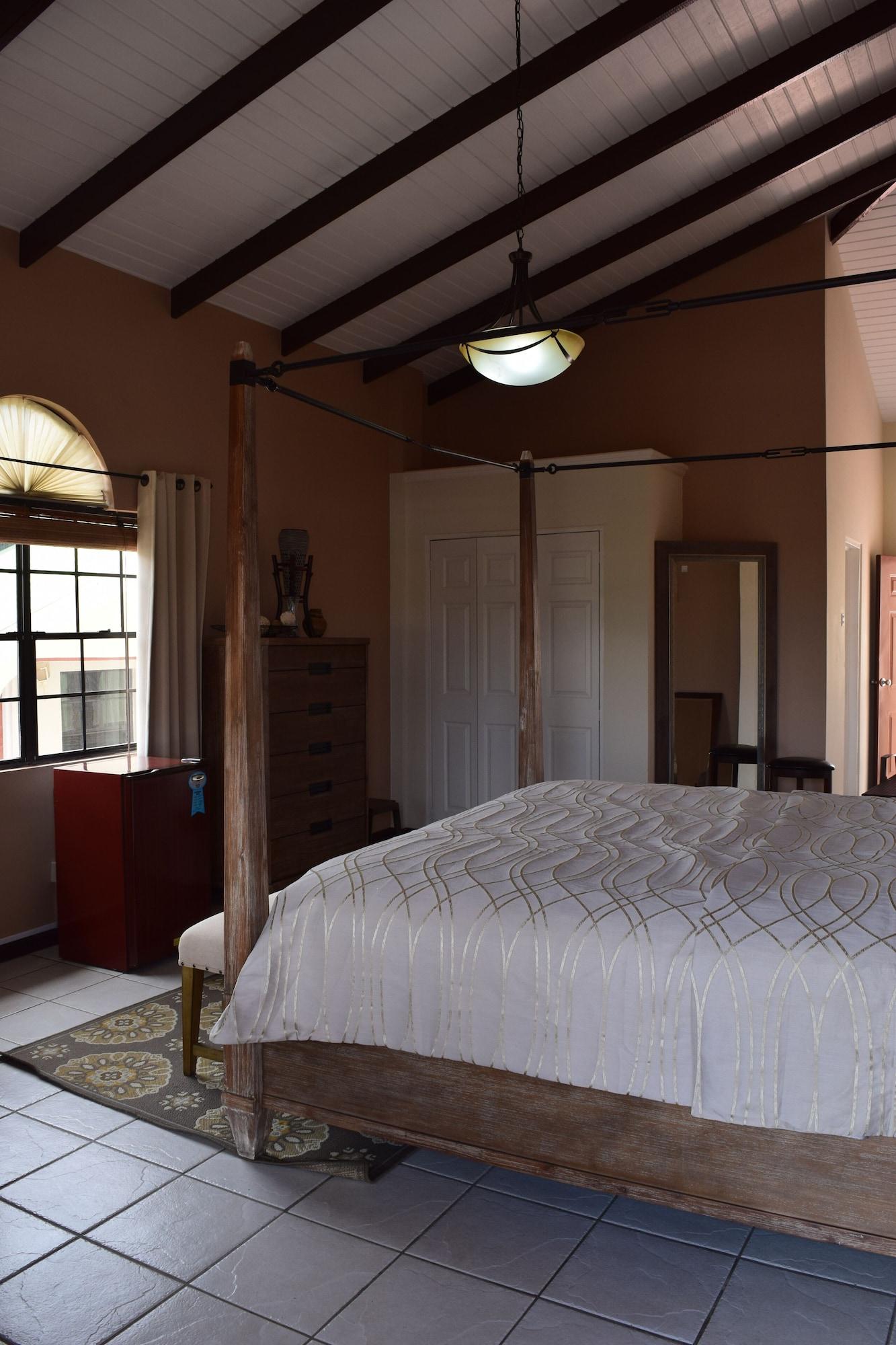 Laurena Hotel