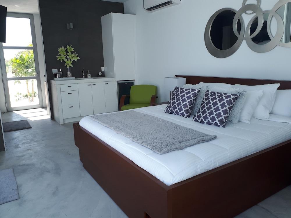 White - 2-bedroom Private - V6 *