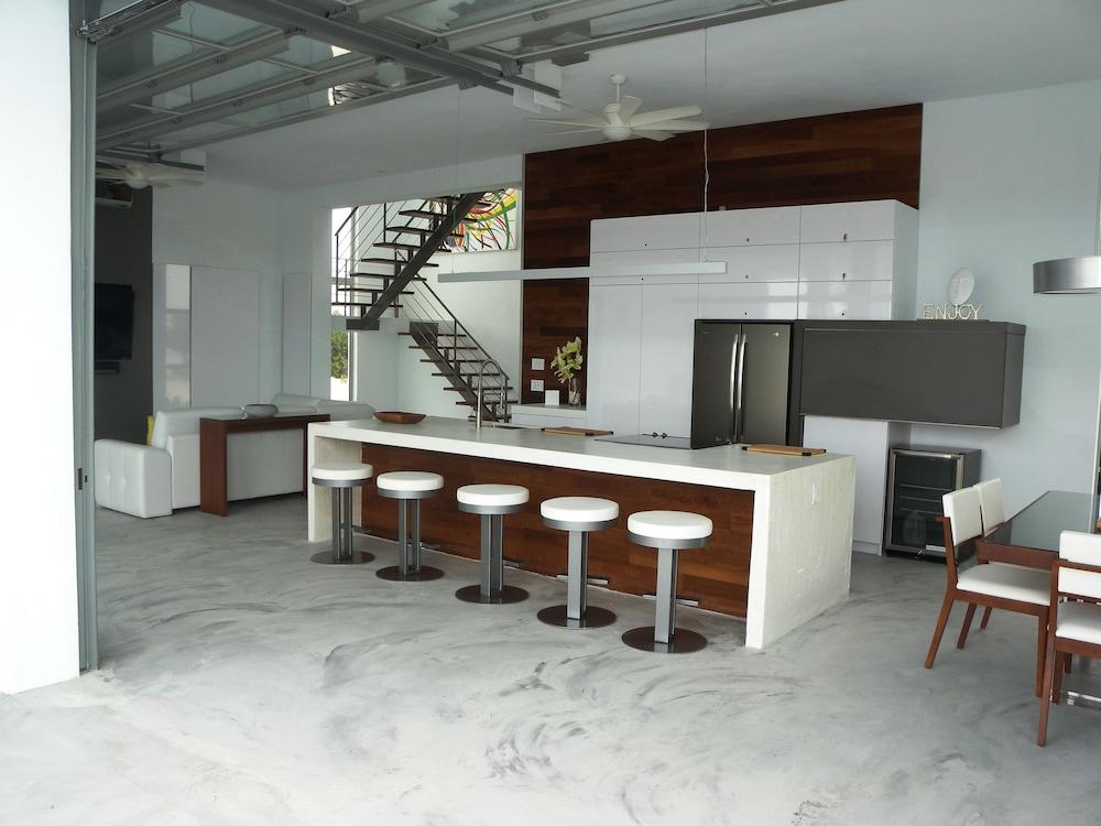 Villa White - 2-bedroom Private - V6 *