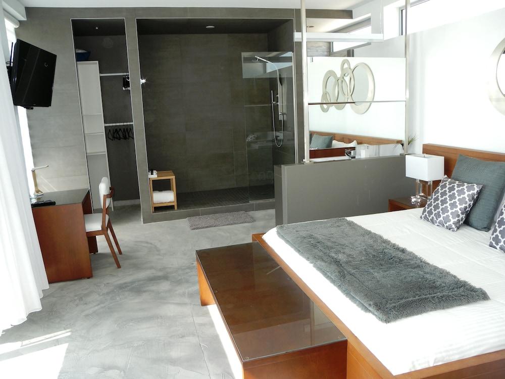 White - 2-bedroom Private - V6