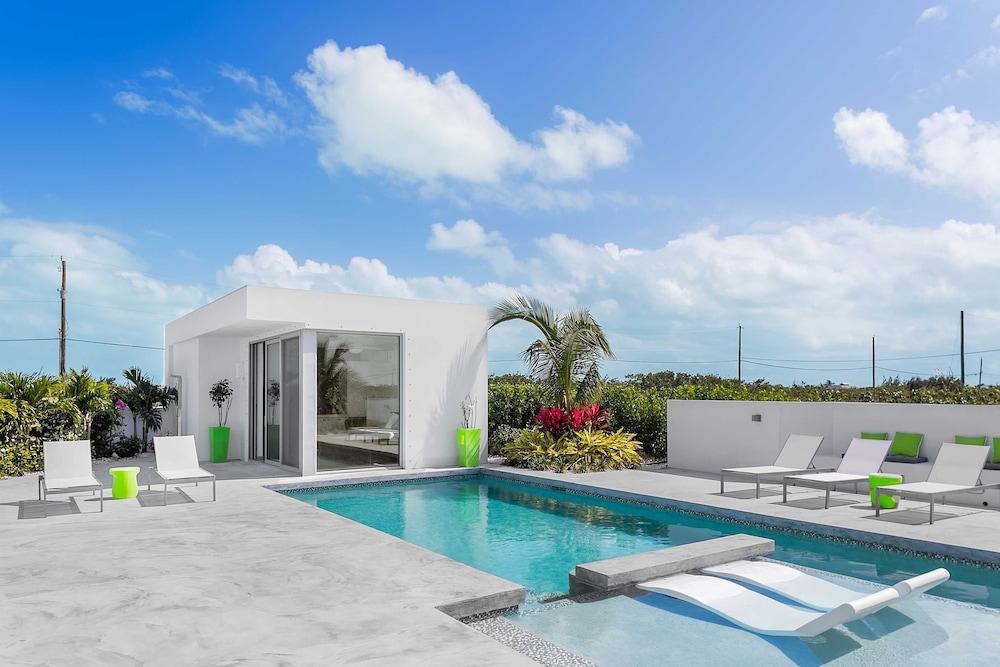 White - 2-bedroom Private - V6