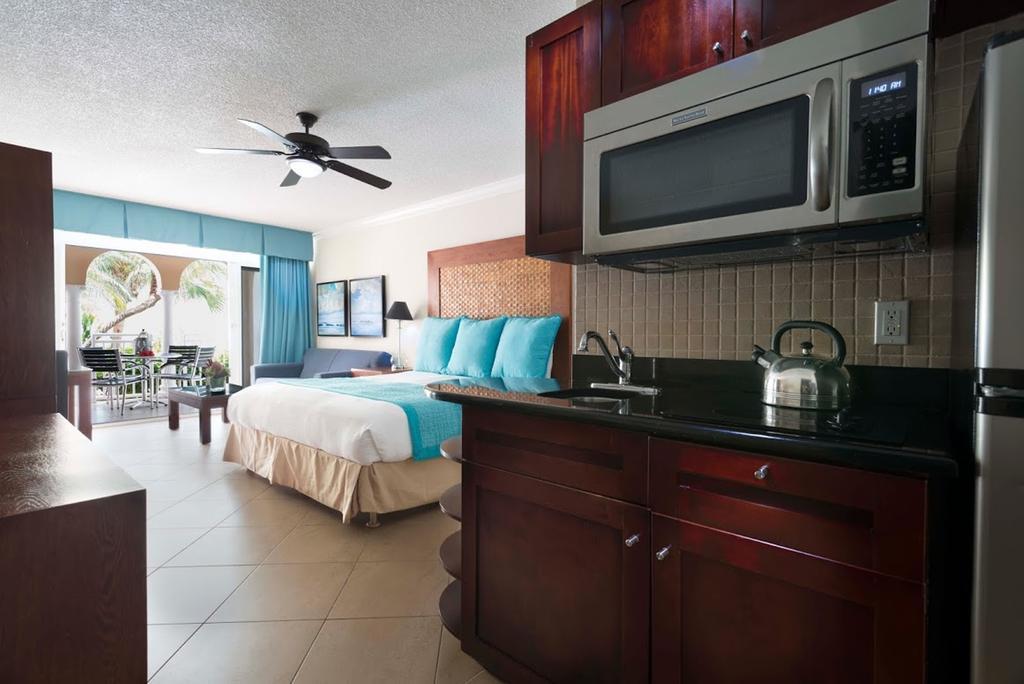 Divi Little Bay Resort 4*