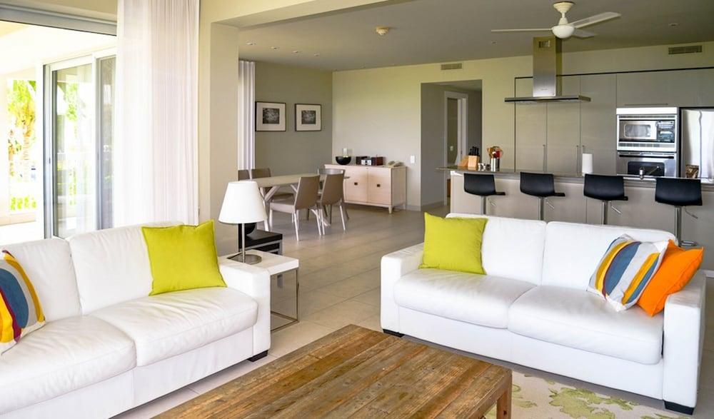 Le Vele Grace Bay