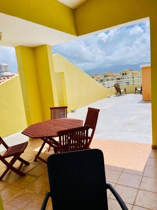 Apartment 3bedrm Penthouse With Rooftop Terrace & Wifi *