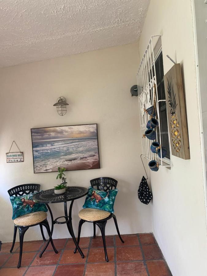 Flamboyant Beach House Holiday home Saint James
