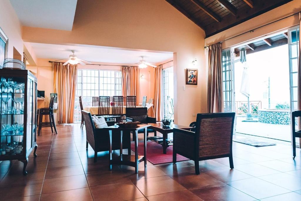 La Jolie - Luxury Ocean View Villa