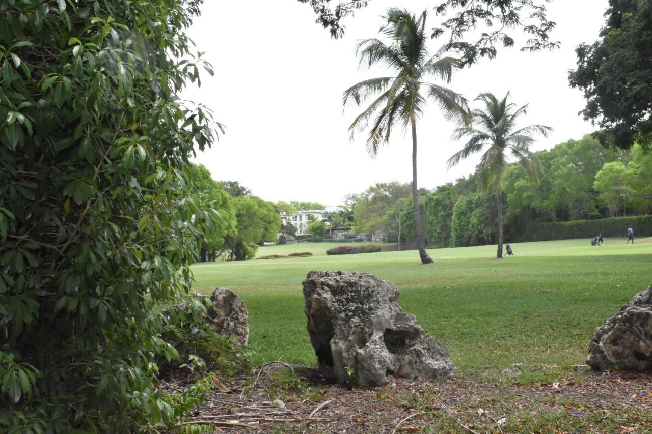 Flamboyant Beach House Saint James