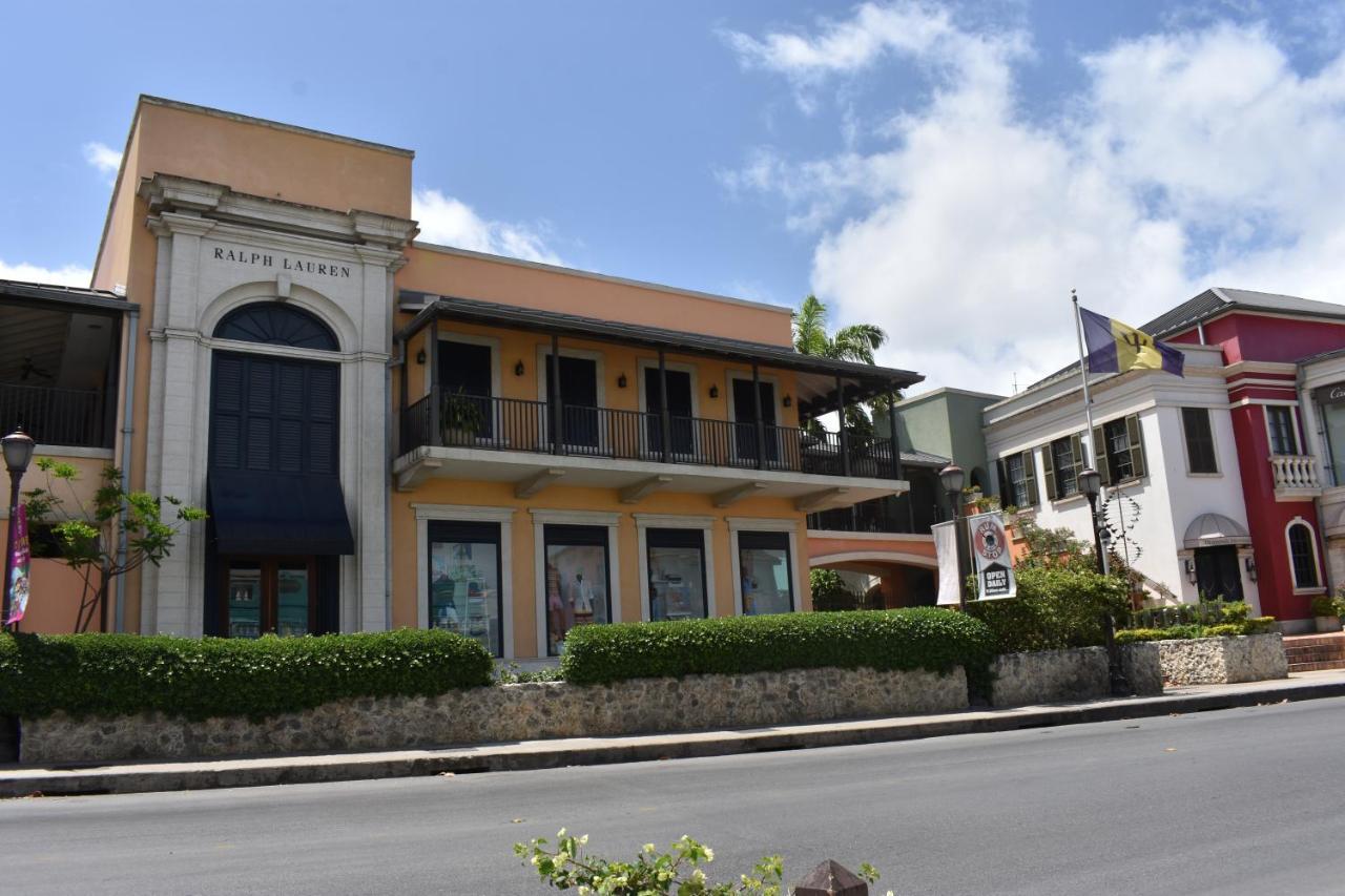 Flamboyant Beach House *