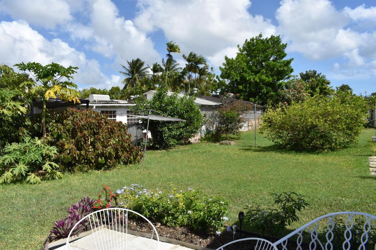 Flamboyant Beach House Saint James