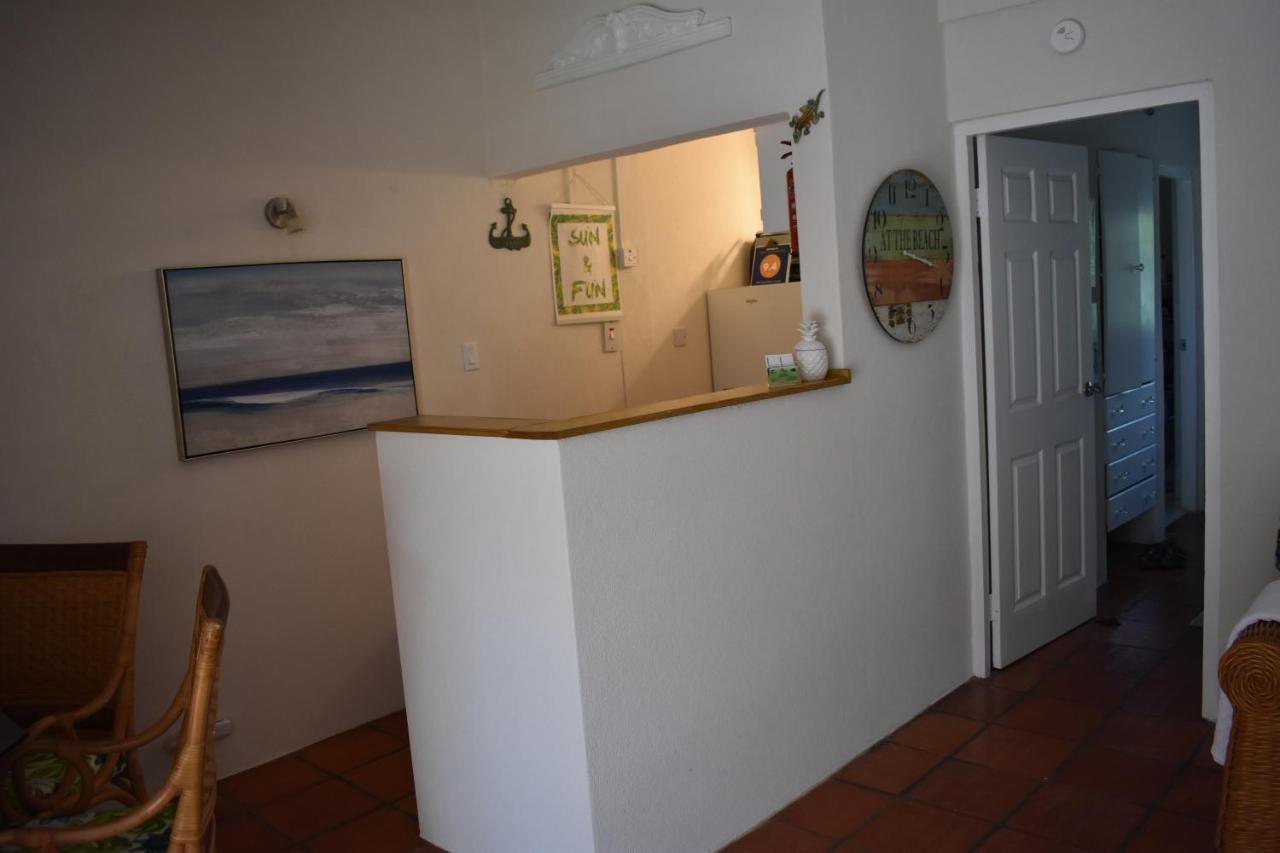 Flamboyant Beach House Saint James
