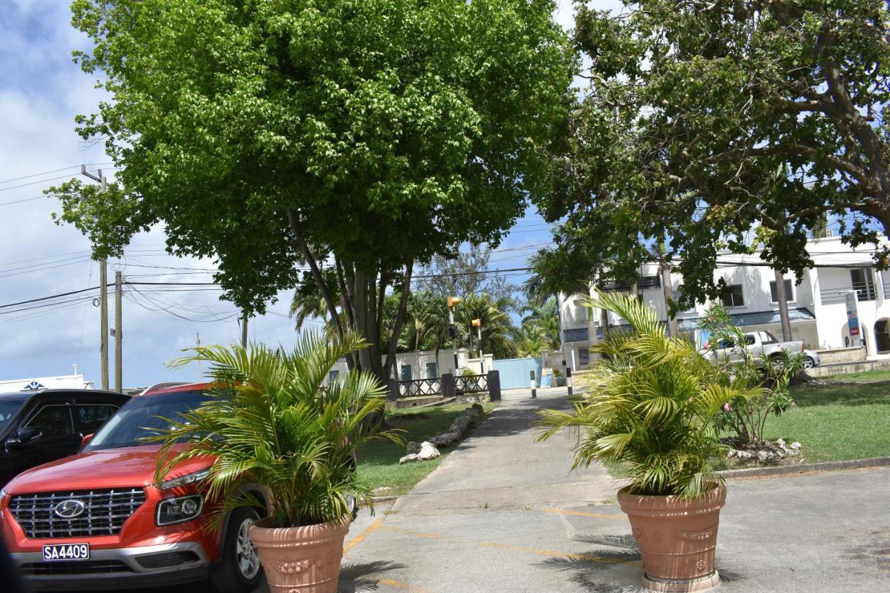 Flamboyant Beach House Holiday home Saint James