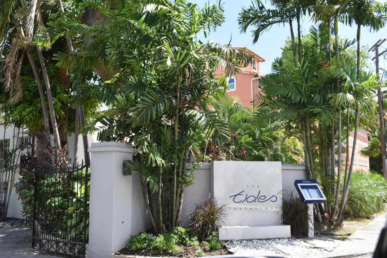 Flamboyant Beach House *