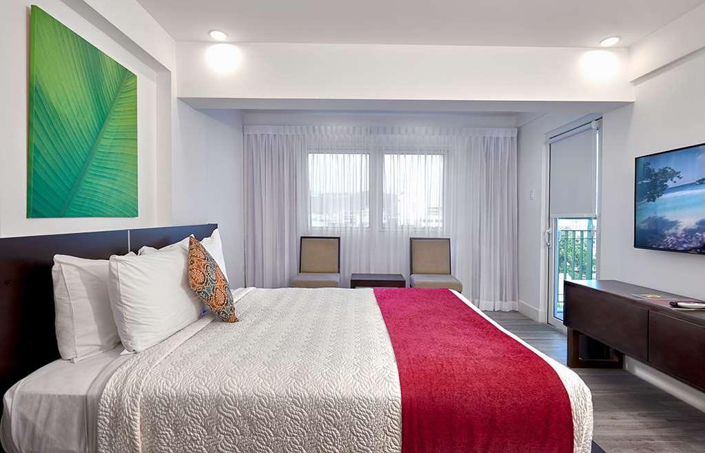 R Hotel 4*