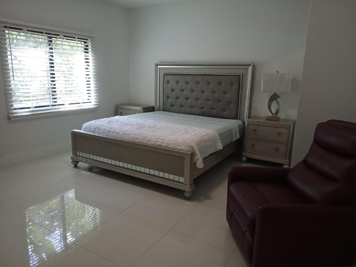 Luxury 2 Bedroom Rooftop Pool View Unit #3 * Falmouth