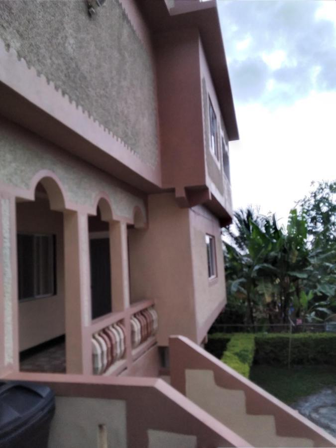 Becaville Bed & Breakfast