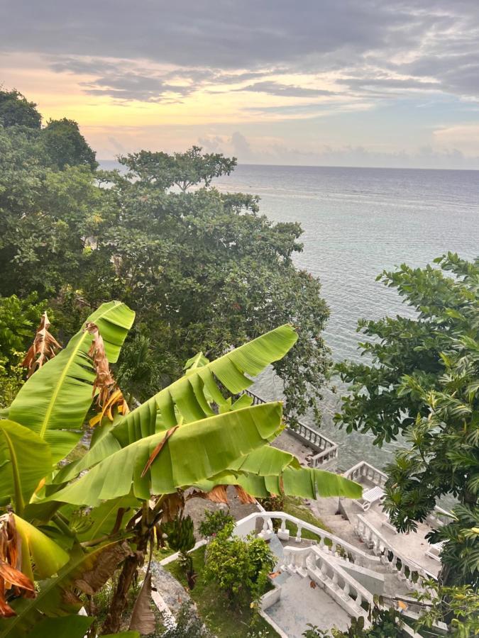 The At Pineapple Cove