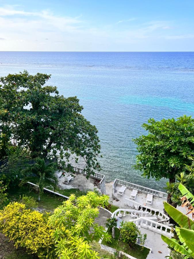 The At Pineapple Cove Boscobel