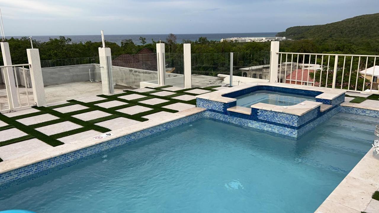 Luxury Rooftop Pool N View Unit #4 *