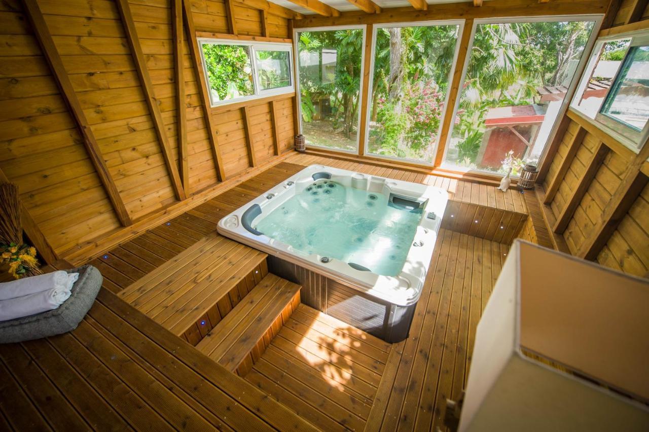 Locastudio - Grenadine Sainte-Anne (Grande-Terre)