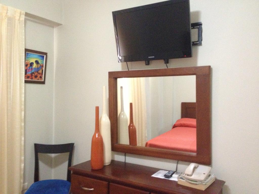 Hotel Century Plaza