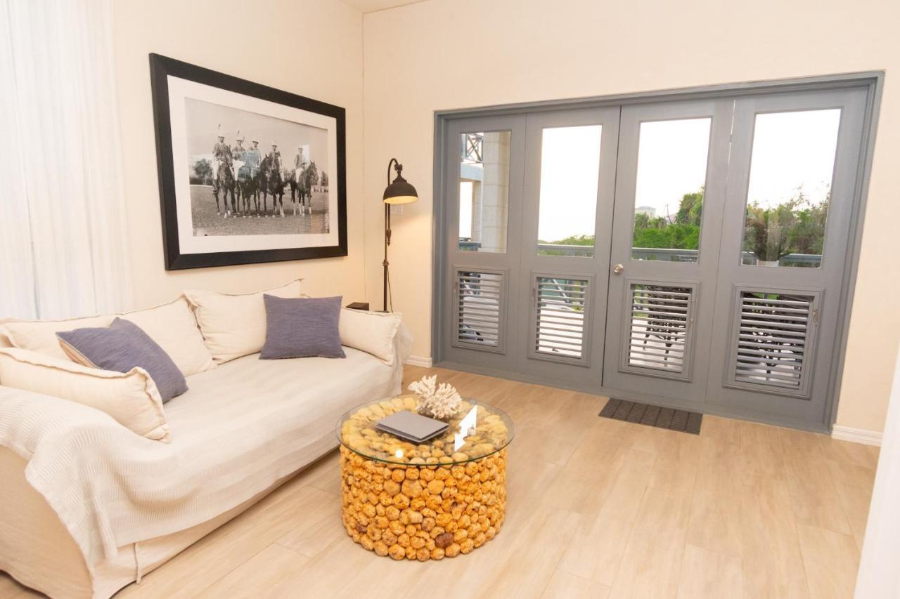 West Rock Villa Saint James