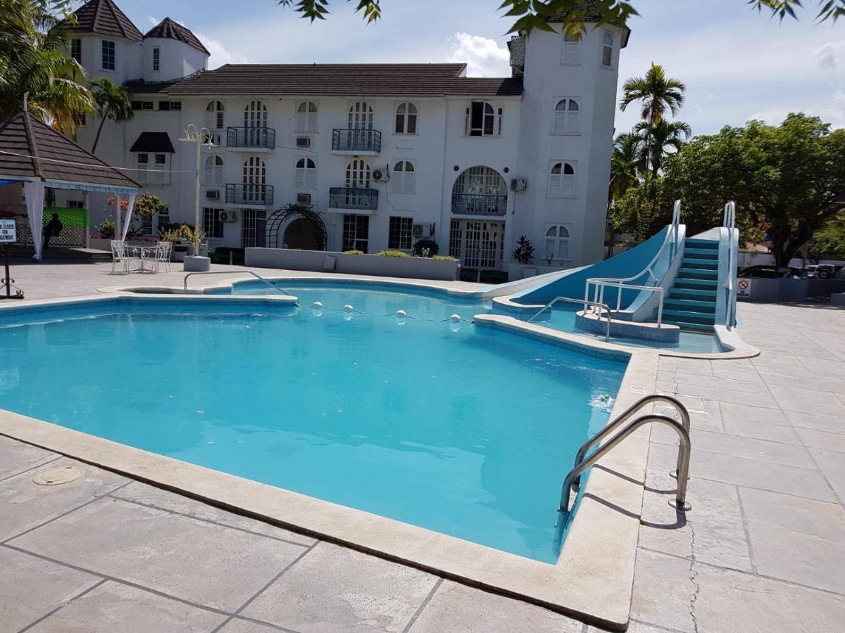 Aparthotel Almond Grove At Castle Ocho Rios