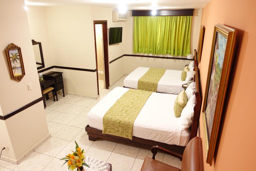 Hotel Platino & Casino 3*