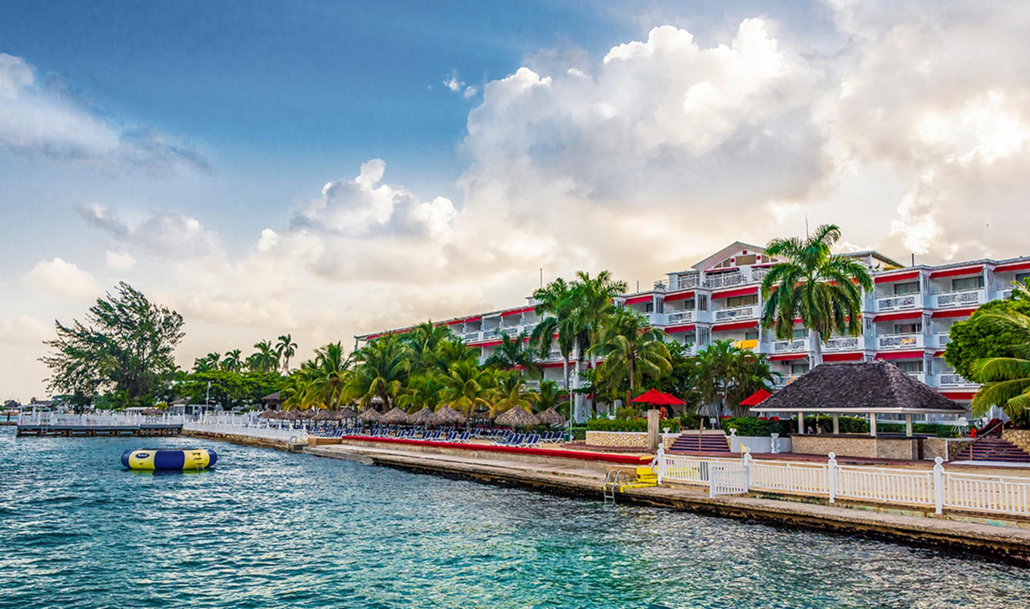 Grand Decameron Montego Beach, A Trademark All-inclusive