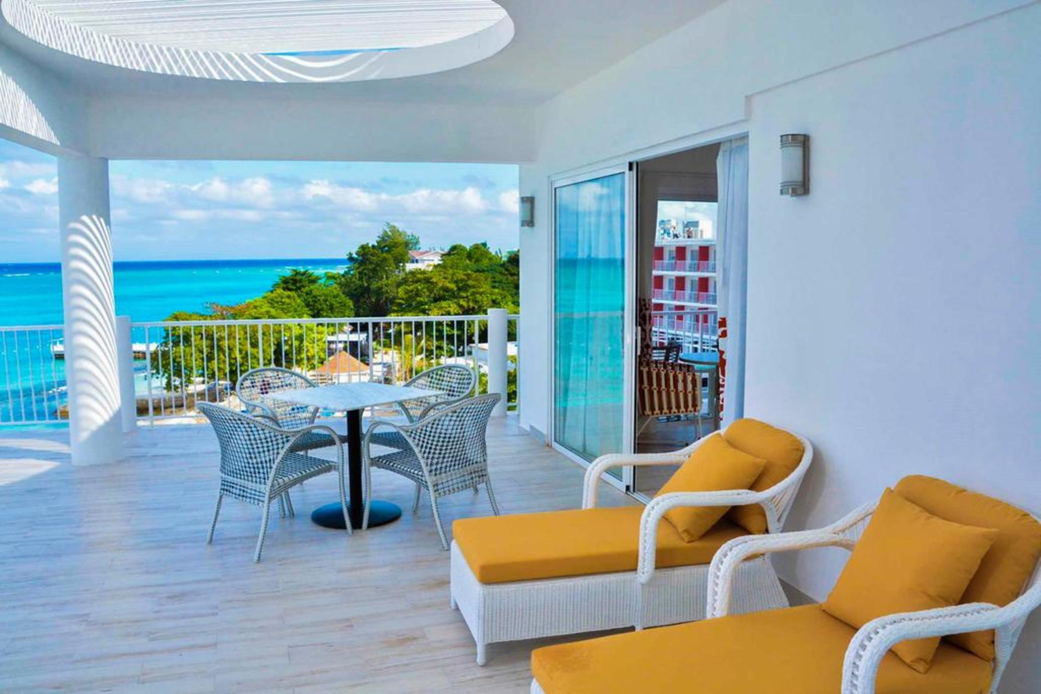 Grand Decameron Montego Beach, A Trademark All-inclusive Resort 3*