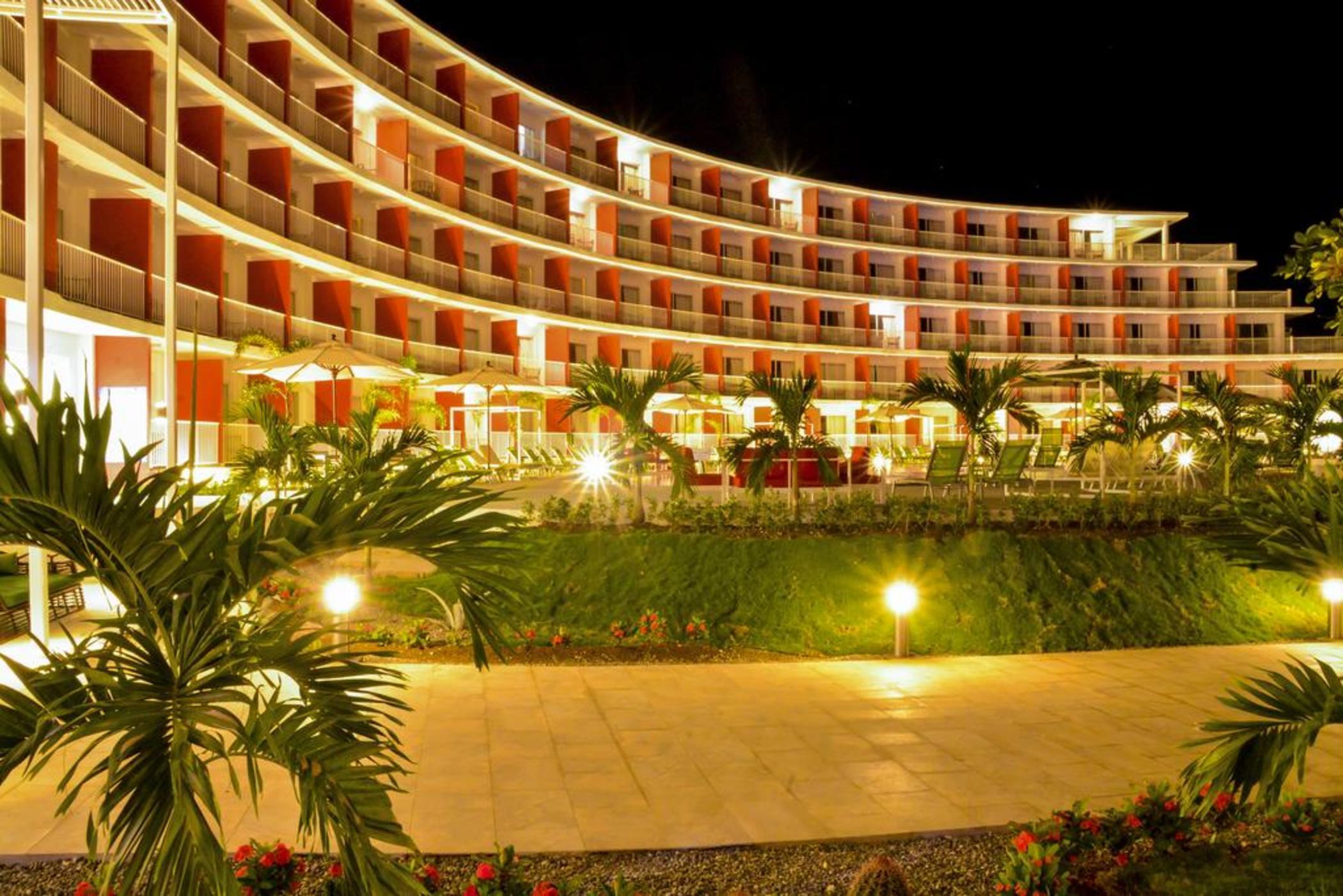 Grand Decameron Montego Beach, A Trademark All-inclusive Resort 3*