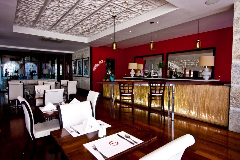 Hotel S
