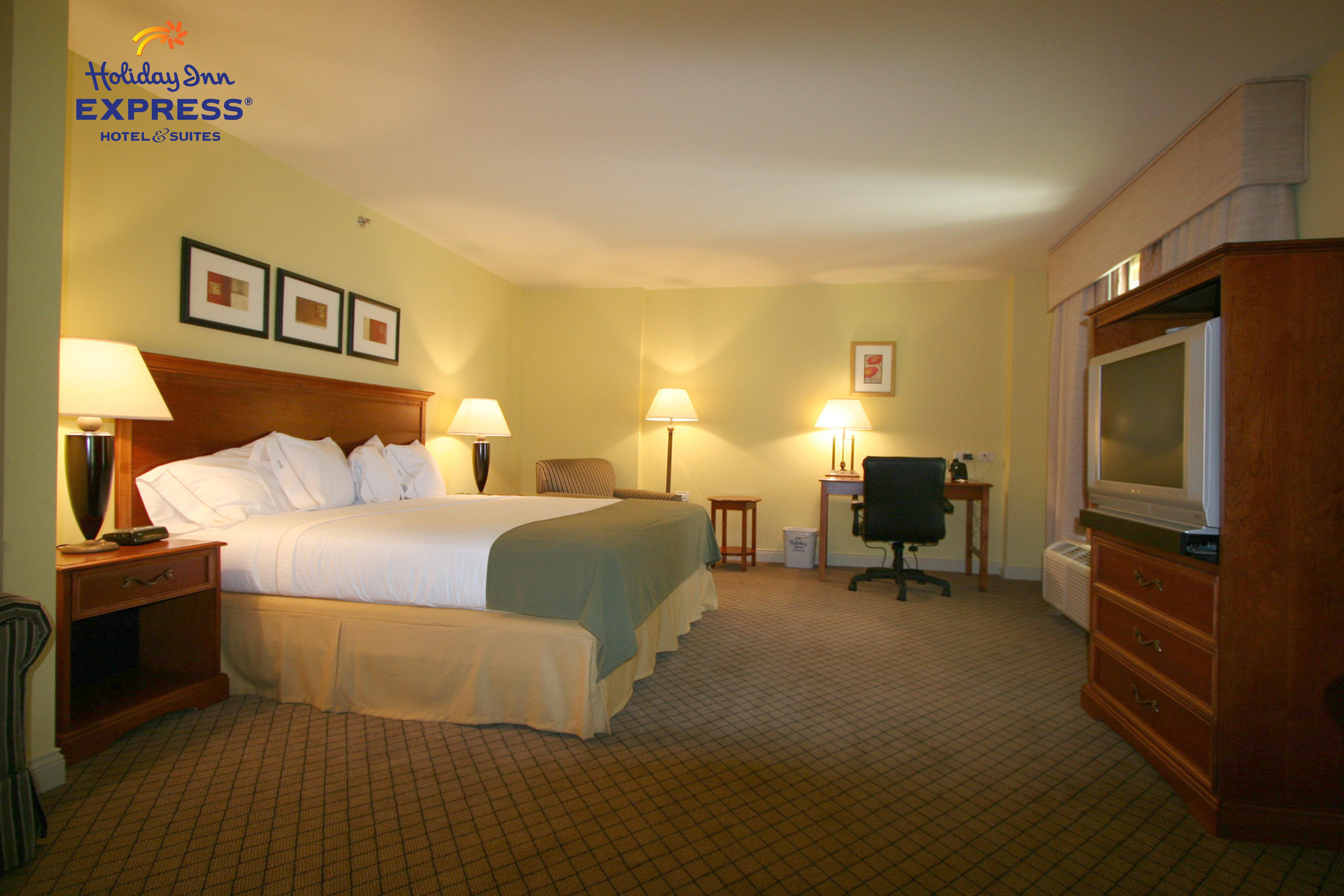 Hotel Express Trincity By Ihg Piarco