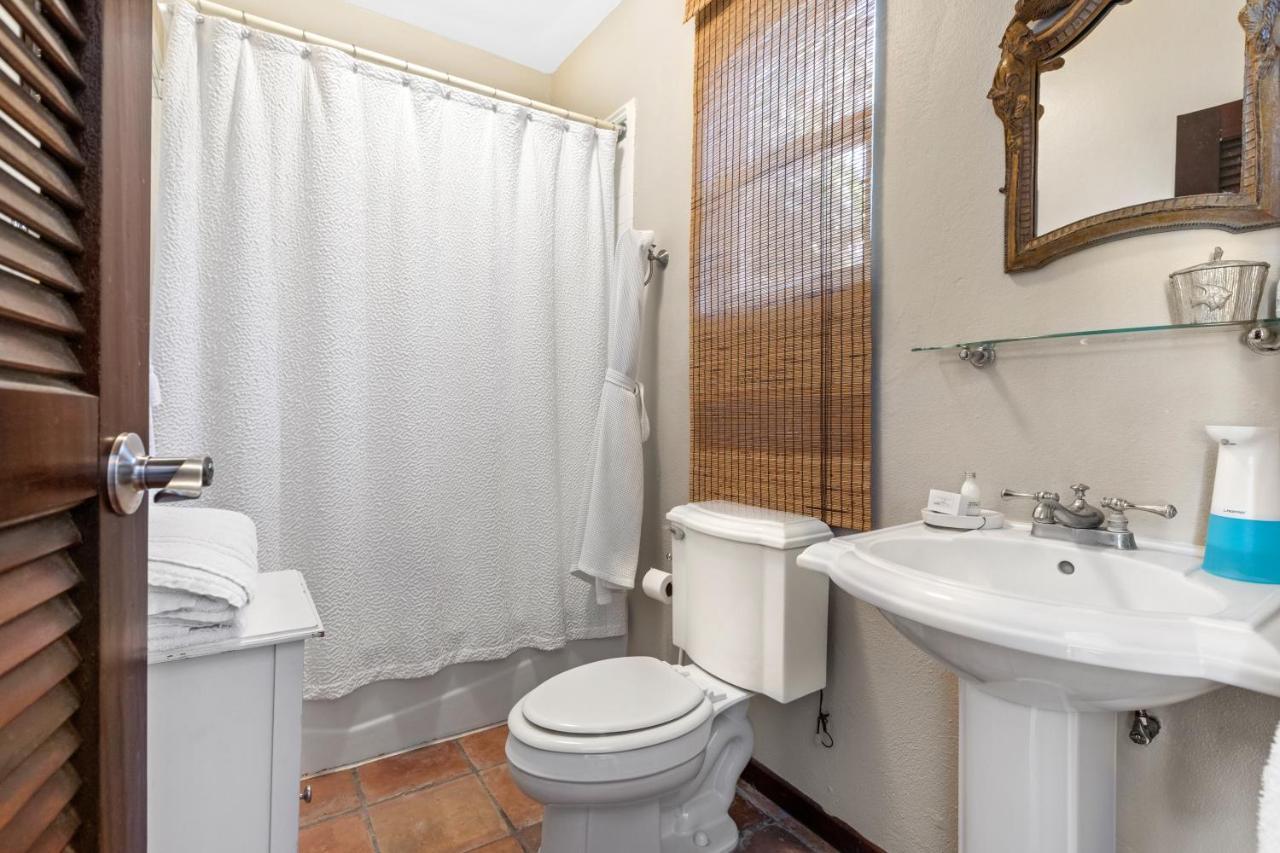 Tres Sirenas Bed & Breakfast *