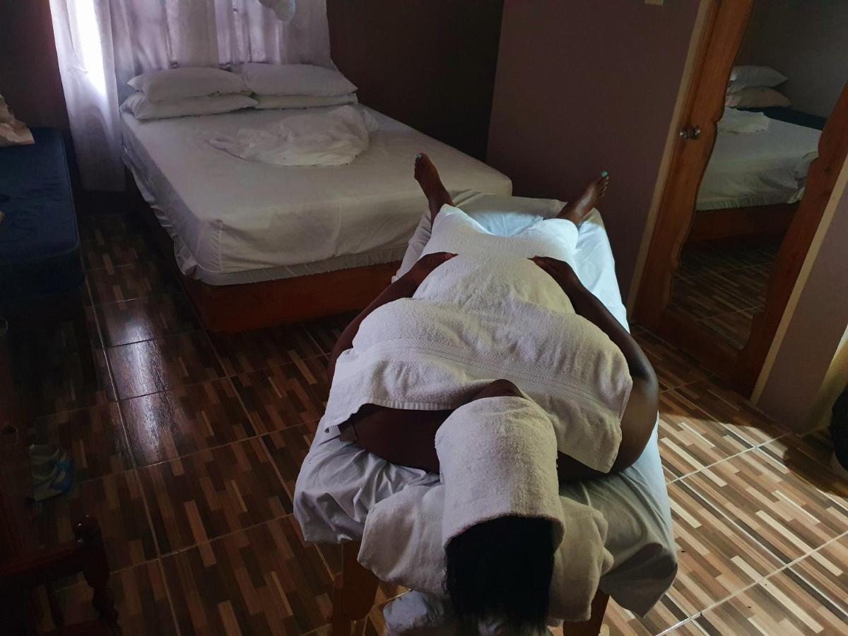 Mesmerize Bed & Breakfast *