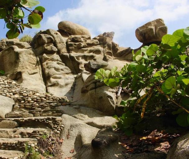 Castilletes Dentro Del Parque Tayrona *
