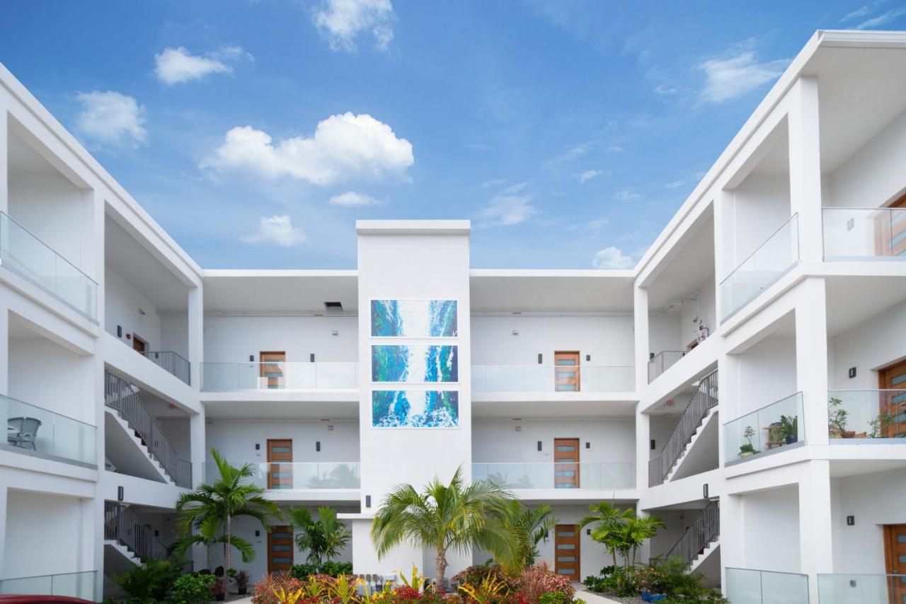Lighthouse Point Residences Apartment West Bay