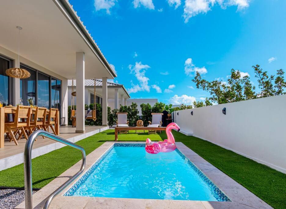 3 Bdrm 2 Bath With Private Pool- Azure Residences Villa *