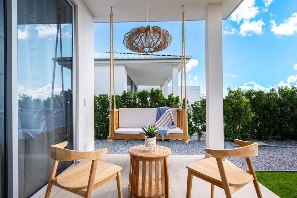 3 Bdrm 2 Bath With Private Pool- Azure Residences Villa *