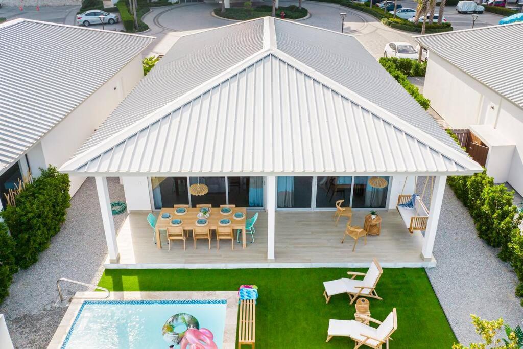 3 Bdrm 2 Bath With Private Pool- Azure Residences Villa *