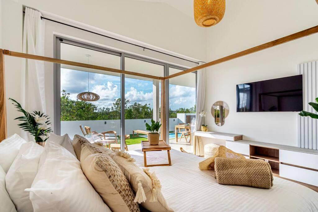 3 Bdrm 2 Bath With Private Pool- Azure Residences * Palm Beach