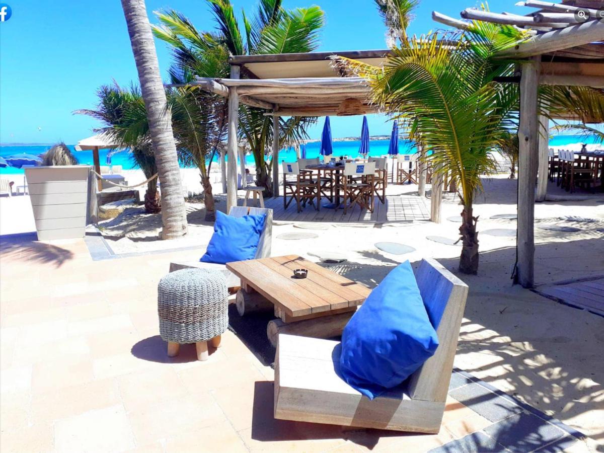 Front Line Unit 520 Ft2 - 48 M2, On Second Floor, Stunning Ocean View Apartamento Cul de Sac