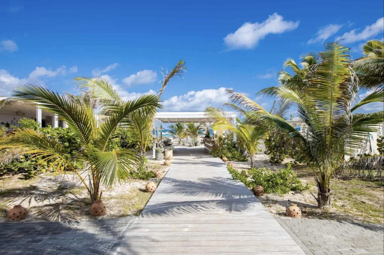 Front Line Unit 520 Ft2 - 48 M2, On Second Floor, Stunning Ocean View