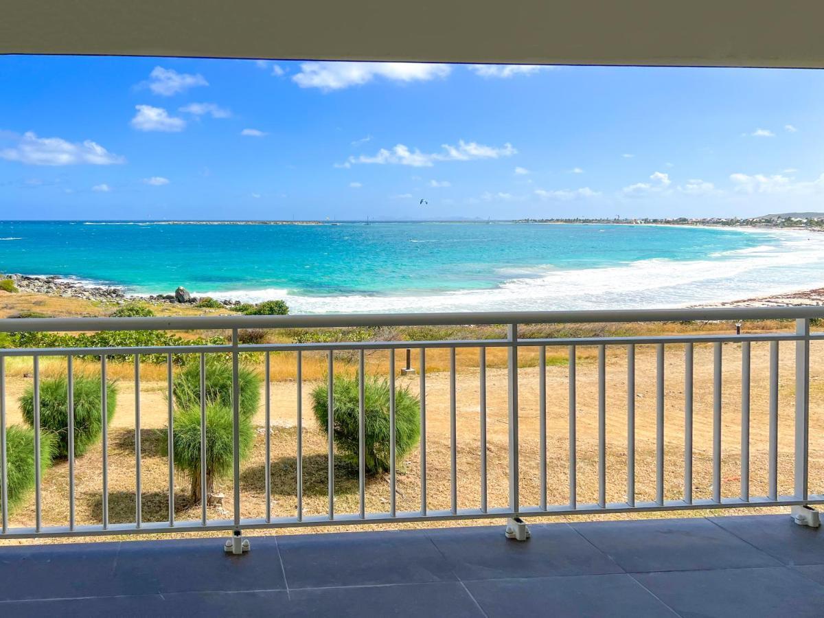 Front Line Unit 520 Ft2 - 48 M2, On Second Floor, Stunning Ocean View Apartamento Cul de Sac
