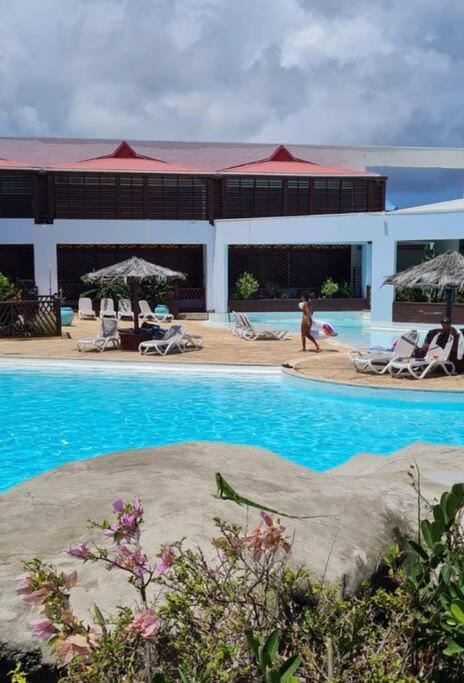 Agreable Au Bord De Mer. Saint-Francois (Grande-Terre)