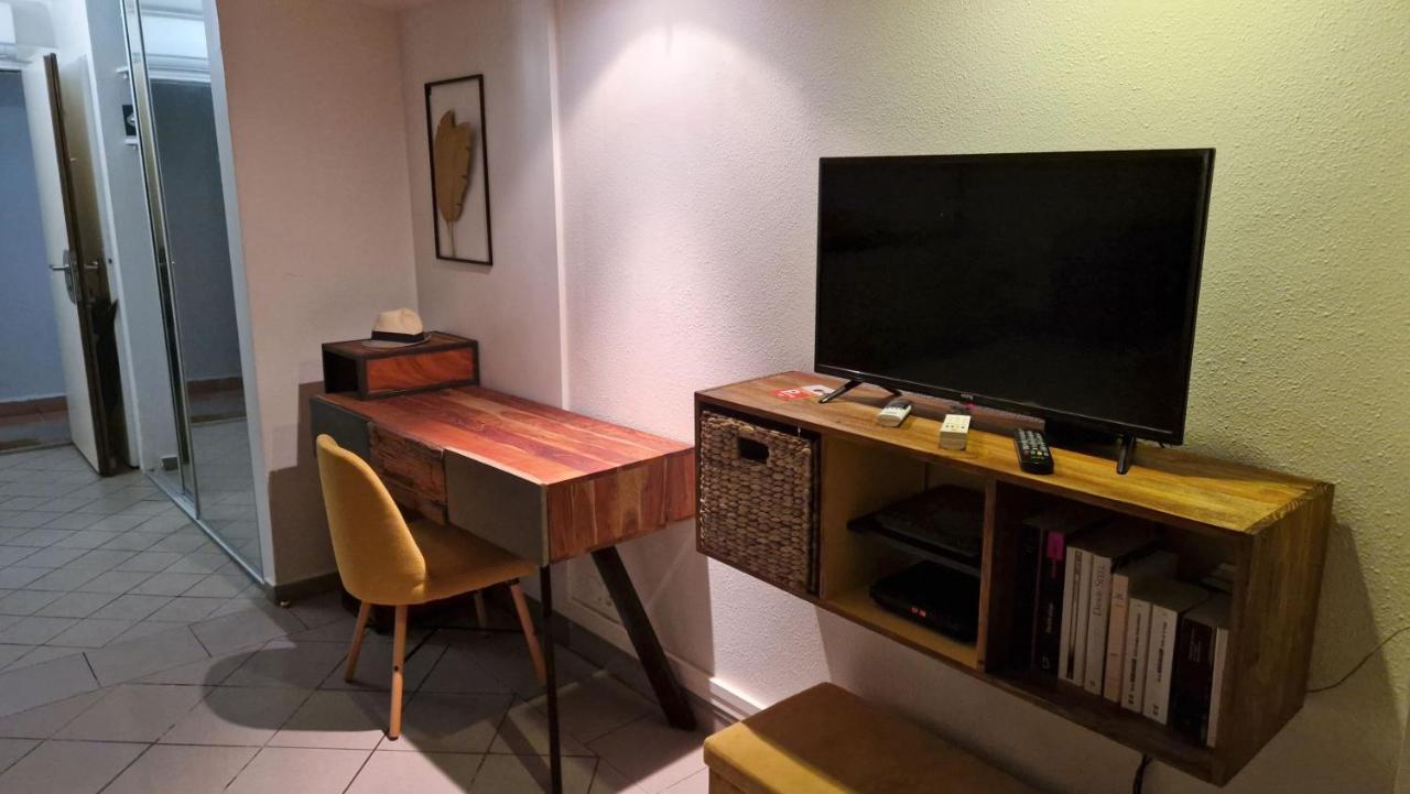 Grand De 41 M², Vue Et Jardin Tropical. Apartment
