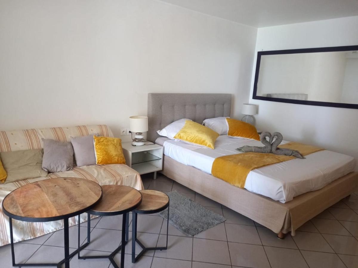Grand De 41 M², Vue Et Jardin Tropical. Apartment