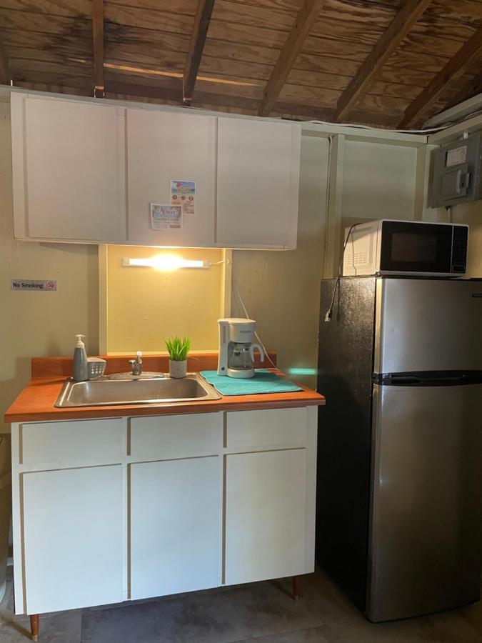 Naniqui - Only Adults -parking Golf Car Only Guest house *