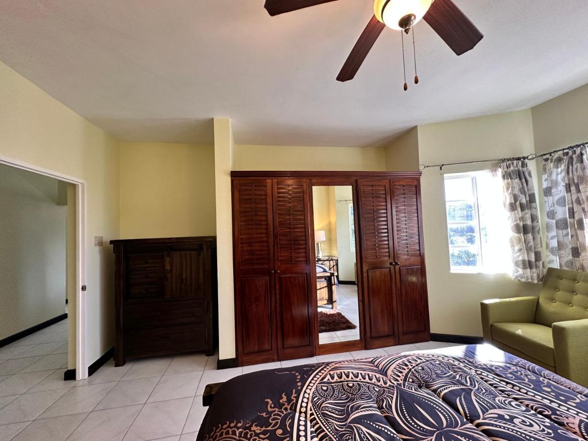 A Luxurious 4-bedroom Private With Games Room, Theatre & Modern Art *