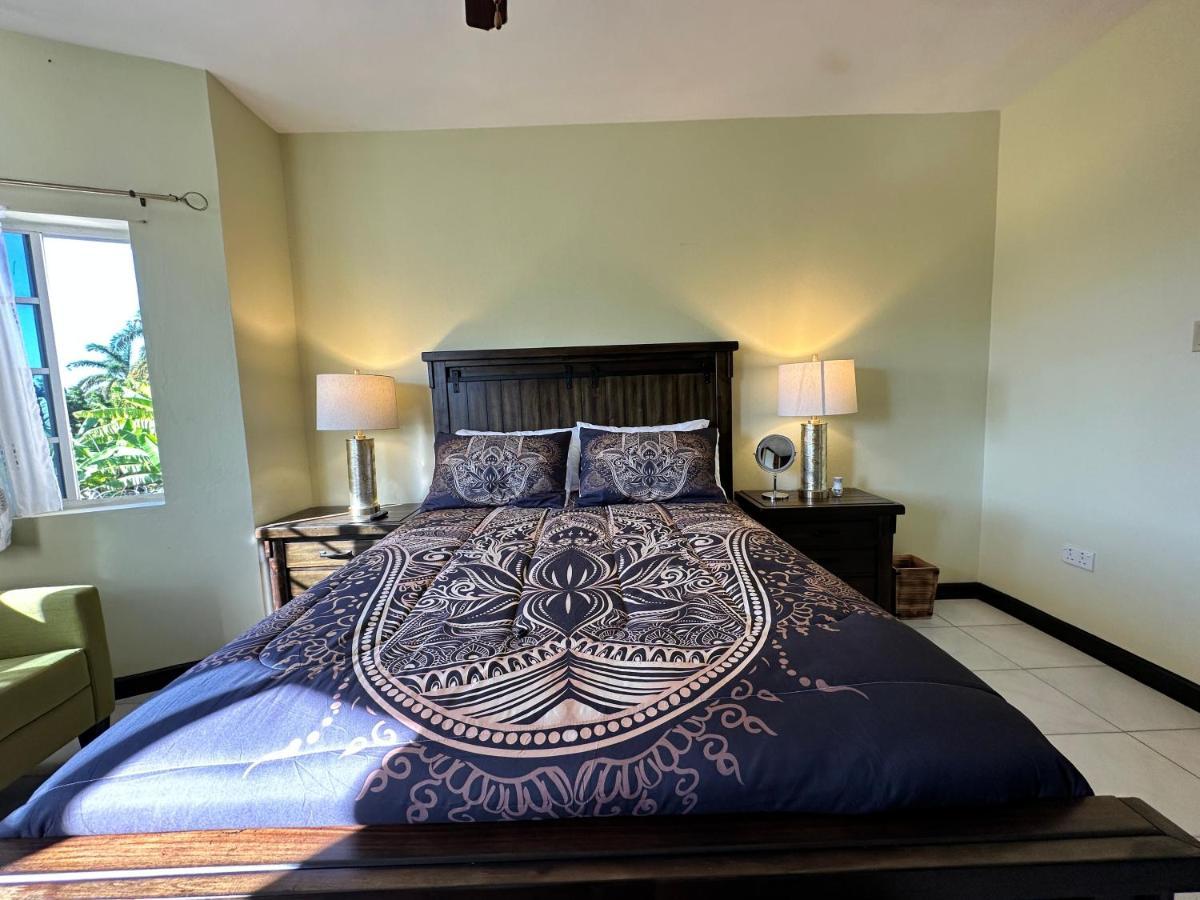 A Luxurious 4-bedroom Private With Games Room, Theatre & Modern Art Pousada