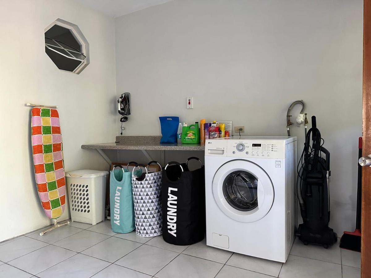 Pousada A Luxurious 4-bedroom Private With Games Room, Theatre & Modern Art *
